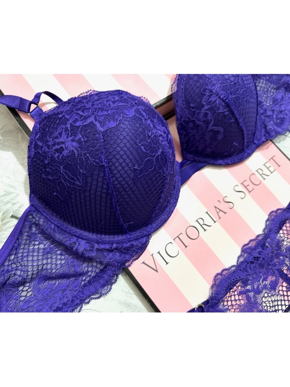 Brand new Victoria's Secret Blue Lace Push-Up Bra with Floral Detailing